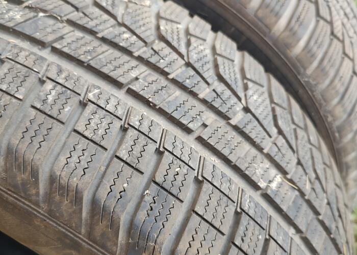 Grajewo ogłoszenia: Sprzedam dwie opony zimowe rozmiar 235/60R17 XL, stan bieżnika...